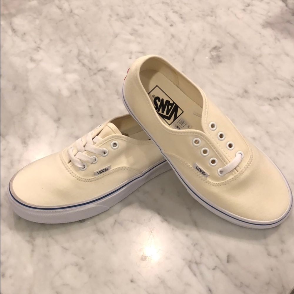 Brand new Women’s Vans off white lace sneakers